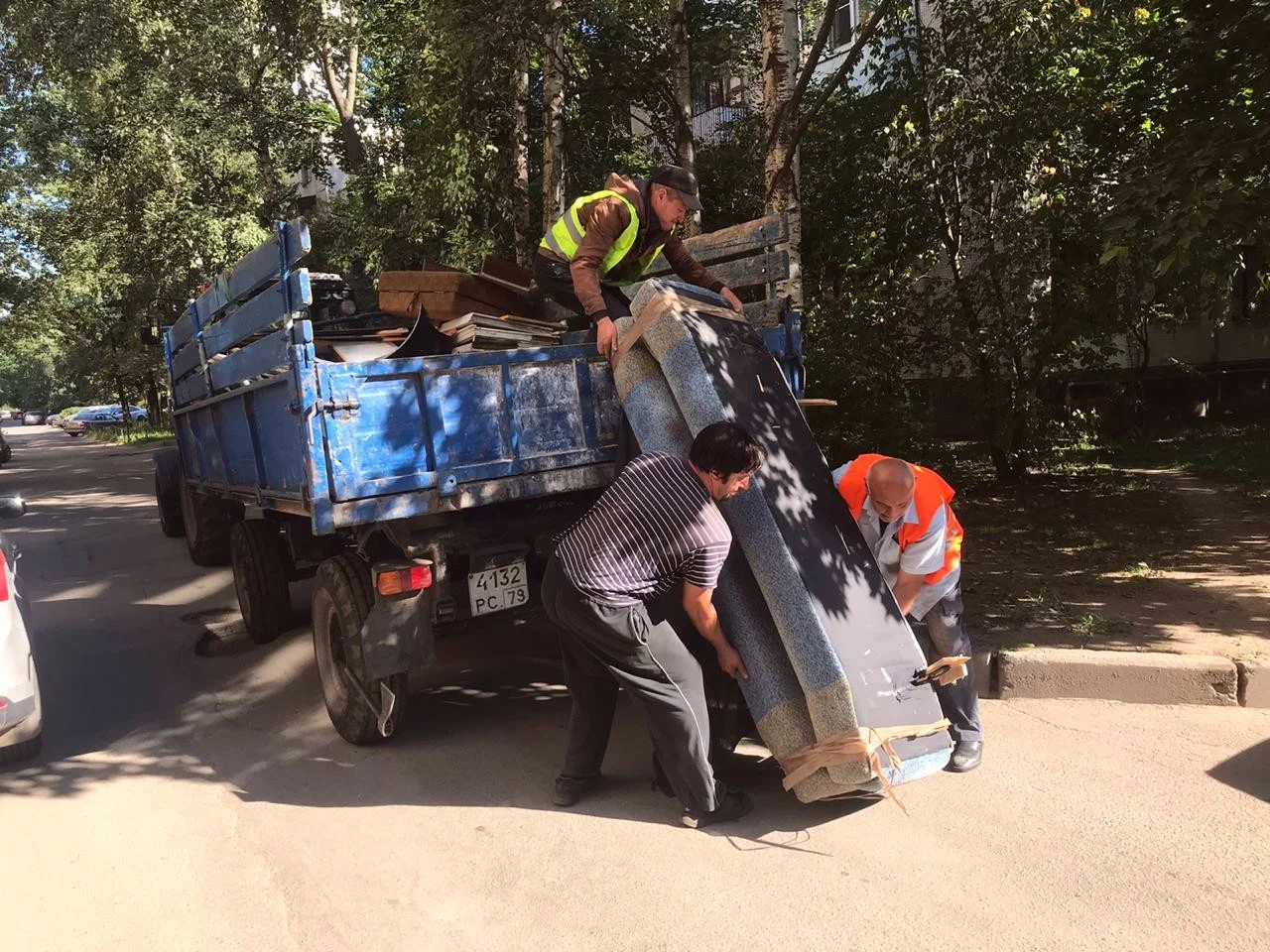 Профессиональный вывоз крупногабаритного мусора в Луховицах в октябре