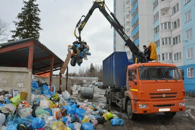 Вывоз бытового мусора в Луховицах с погрузкой в октябре