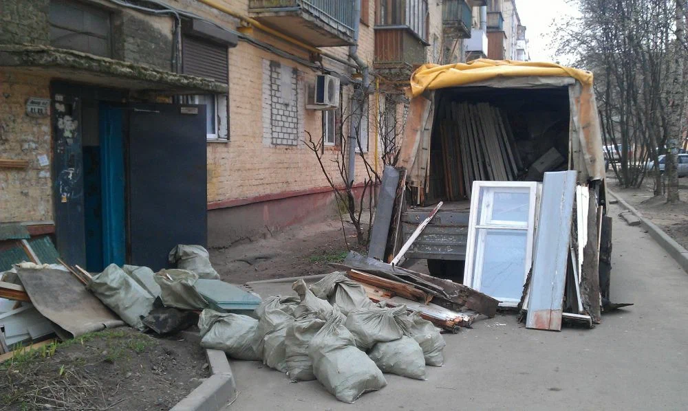 Вывоз мусора после ремонта в Луховицах от ПроМусор — цены от 4655 руб., быстро и недорого