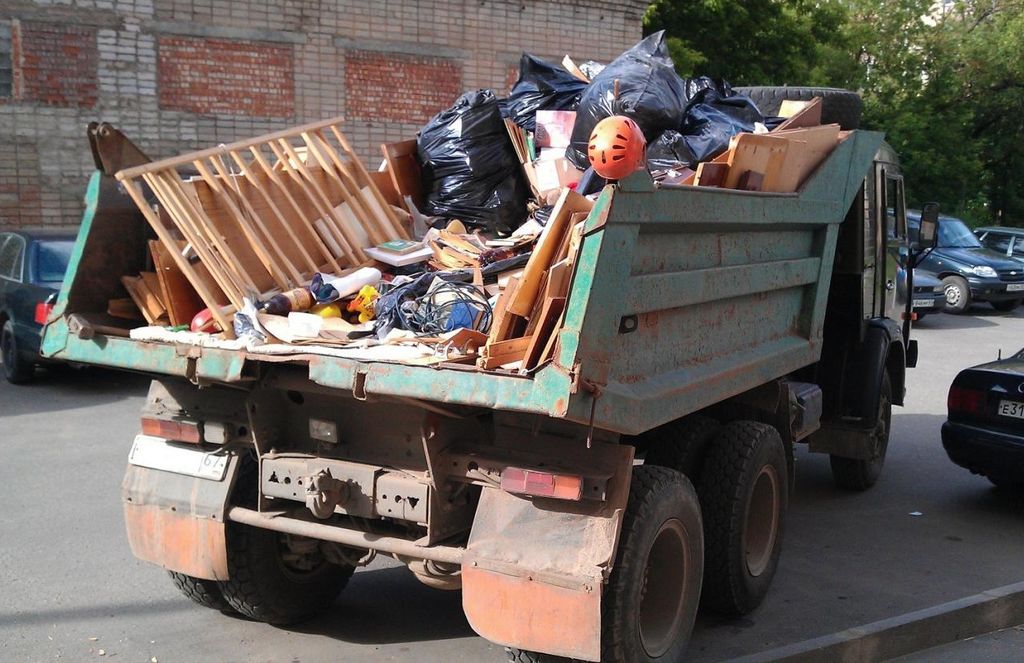 Вывоз мусора из магазина в Луховицах от ПроМусор: услуги, цена от 1810 руб., утилизация отходов