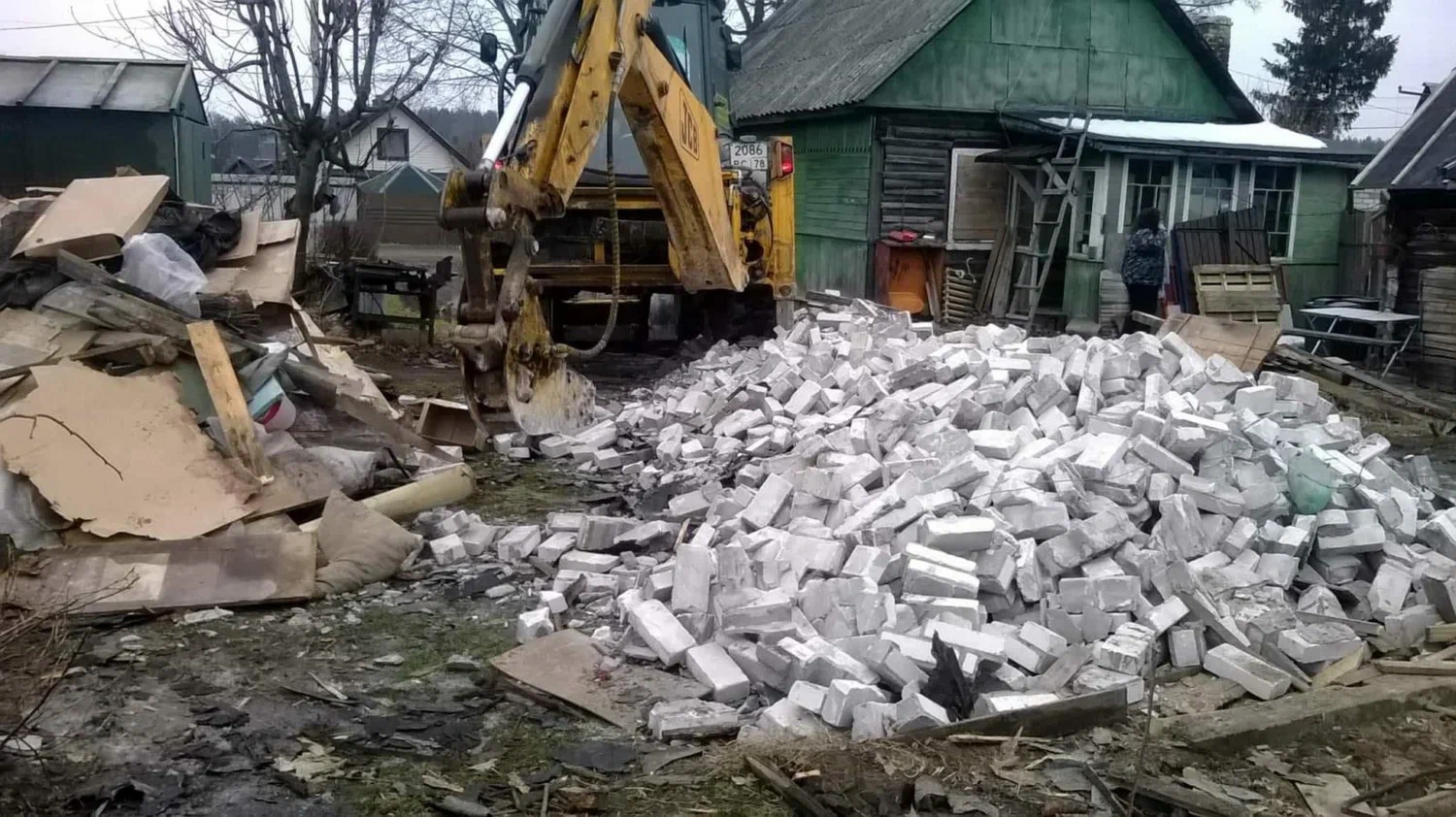 Вывоз мусора после сноса здания в Луховицах от ПроМусор – цена от 5173 руб., утилизация и уборка стройотходов