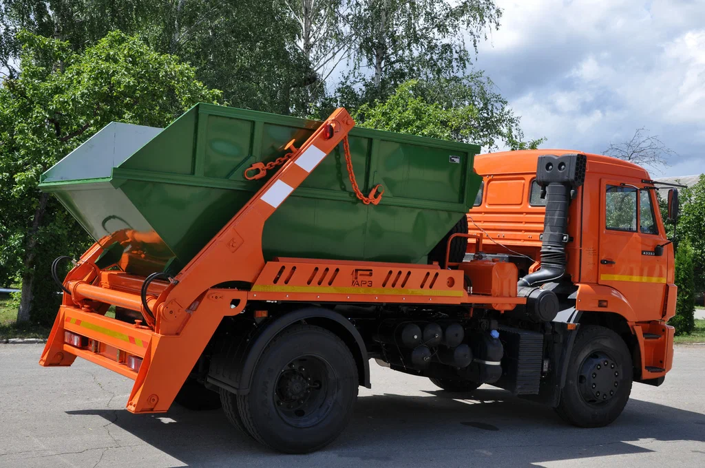 Заказ бункеровоза для вывоза мусора и отходов в Луховицах в октябре