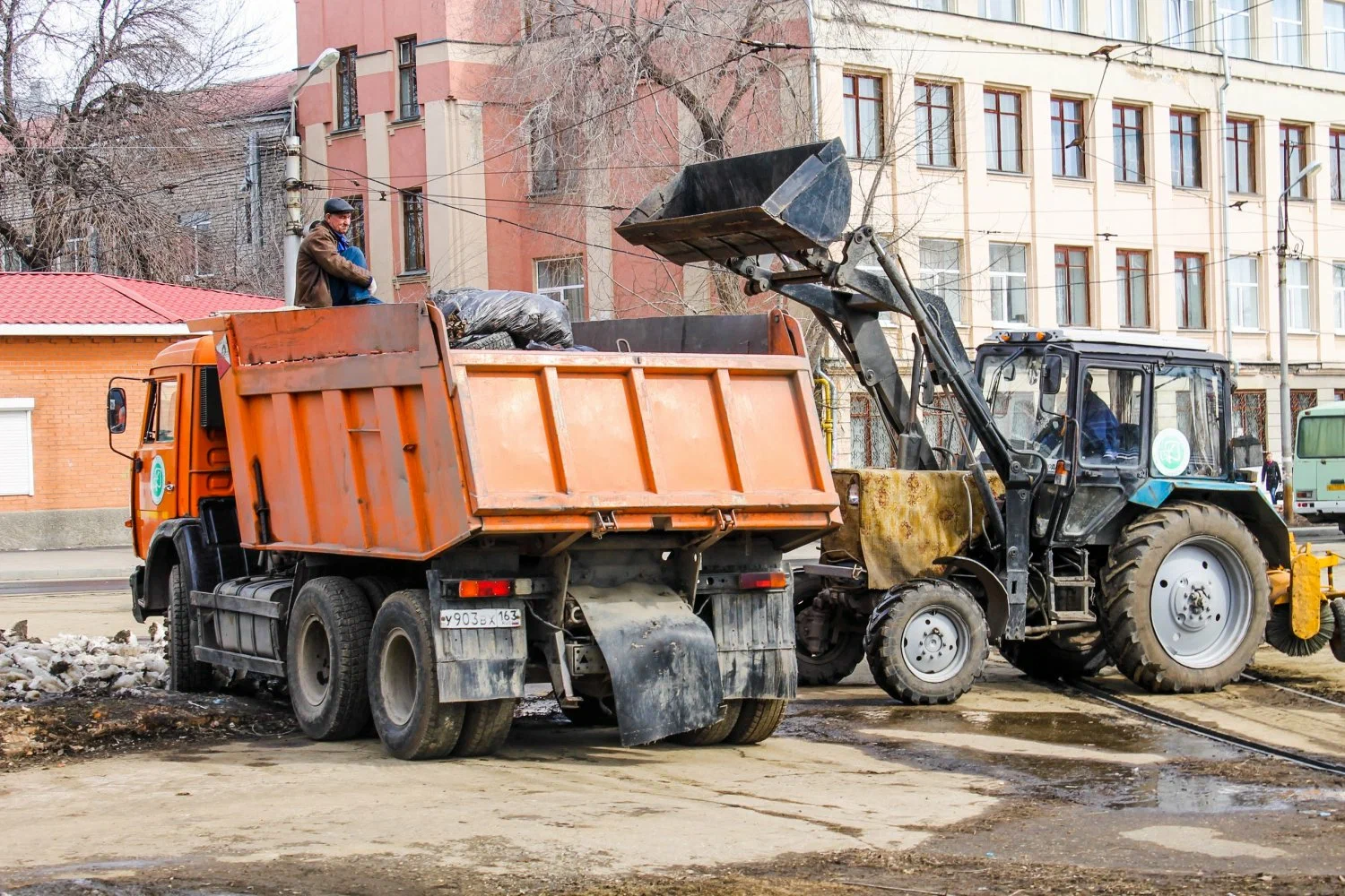 Вывоз мусора Камазом в Луховицах – аренда и заказ Камаза 10 тонн от 2431 руб. в ПроМусор