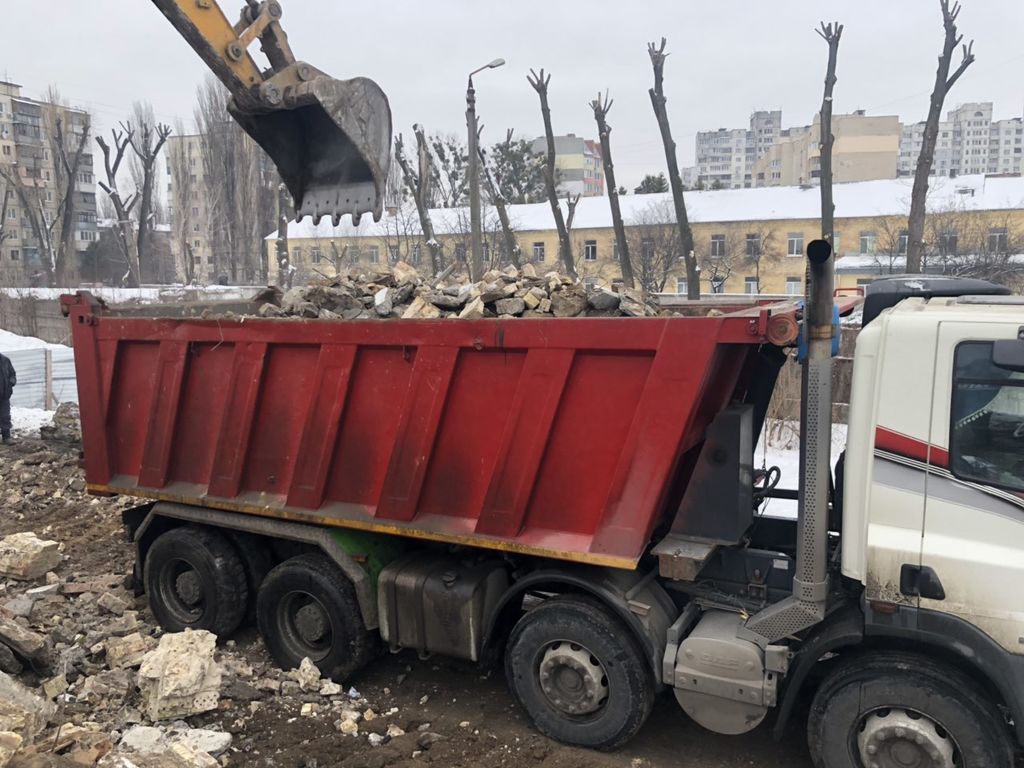 Вывоз мусора Камазом в Луховицах в октябре