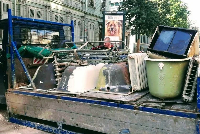 Вывоз старой сантехники в Луховицах от ПроМусор: быстро, недорого от 569 руб., утилизация и грузчики