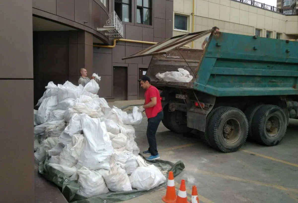 Вывоз мусора из подвала в Луховицах от ПроМусор – уборка, разбор завалов и очистка, цены от 2483 руб