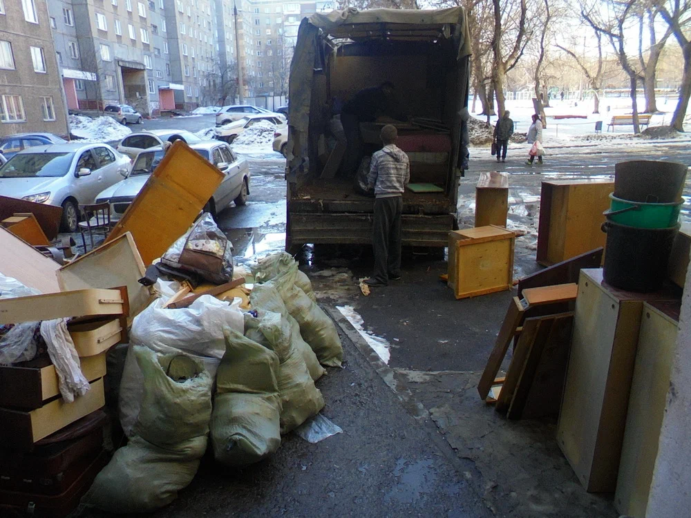 Вывоз мусора из подвала с утилизацией в Луховицах в октябре