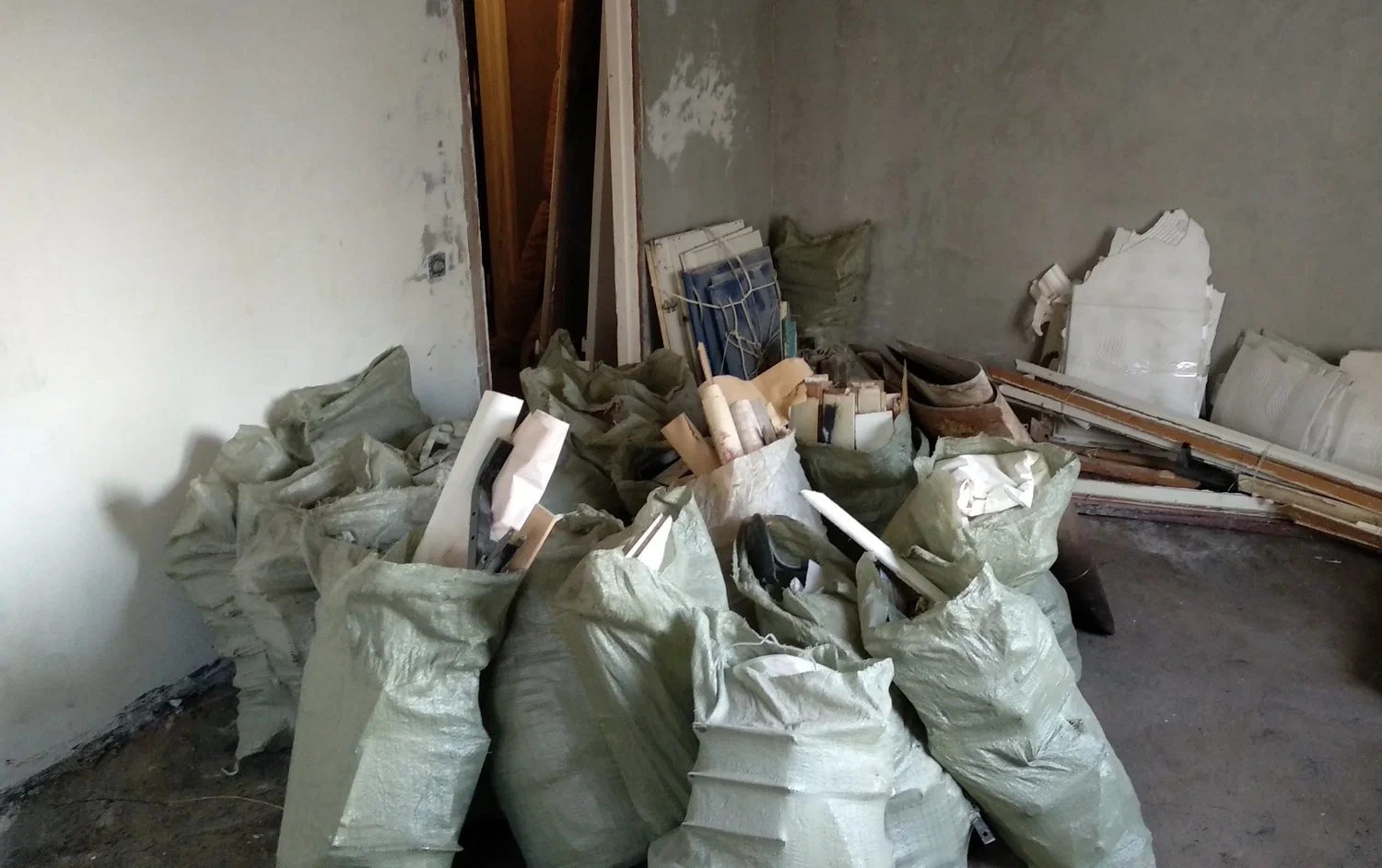 Уборка строительного мусора с вывозом и утилизацией в Луховицах в октябре