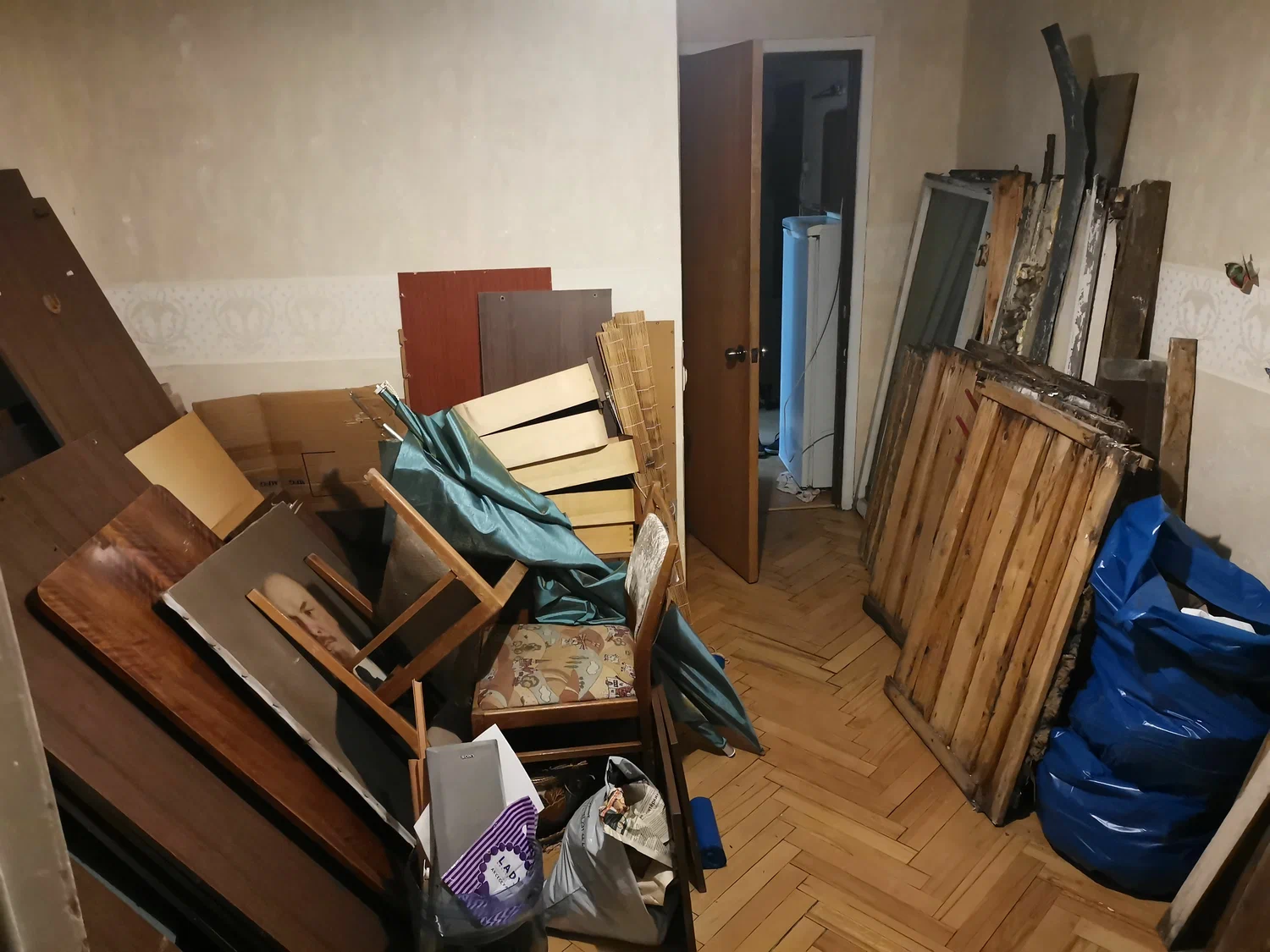 Демонтаж мебели с вывозом и утилизацией в Луховицах в октябре
